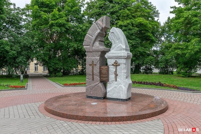 Мемориальный знак на месте Фары Витовта