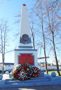 Памятник на братской могиле красноармейцев
