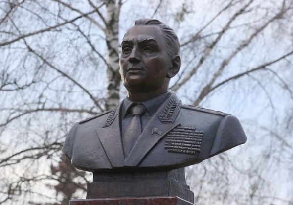 Памятник Антонову Алексею Иннокентьевичу